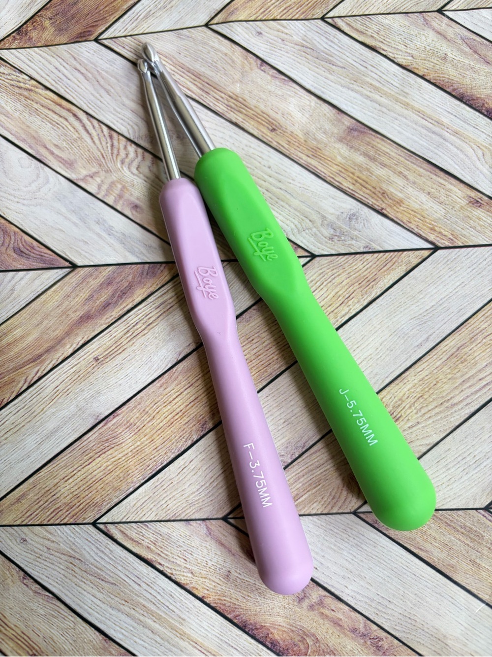 Bright Boye Ergonomic Crochet Hook Set - Pink & Green